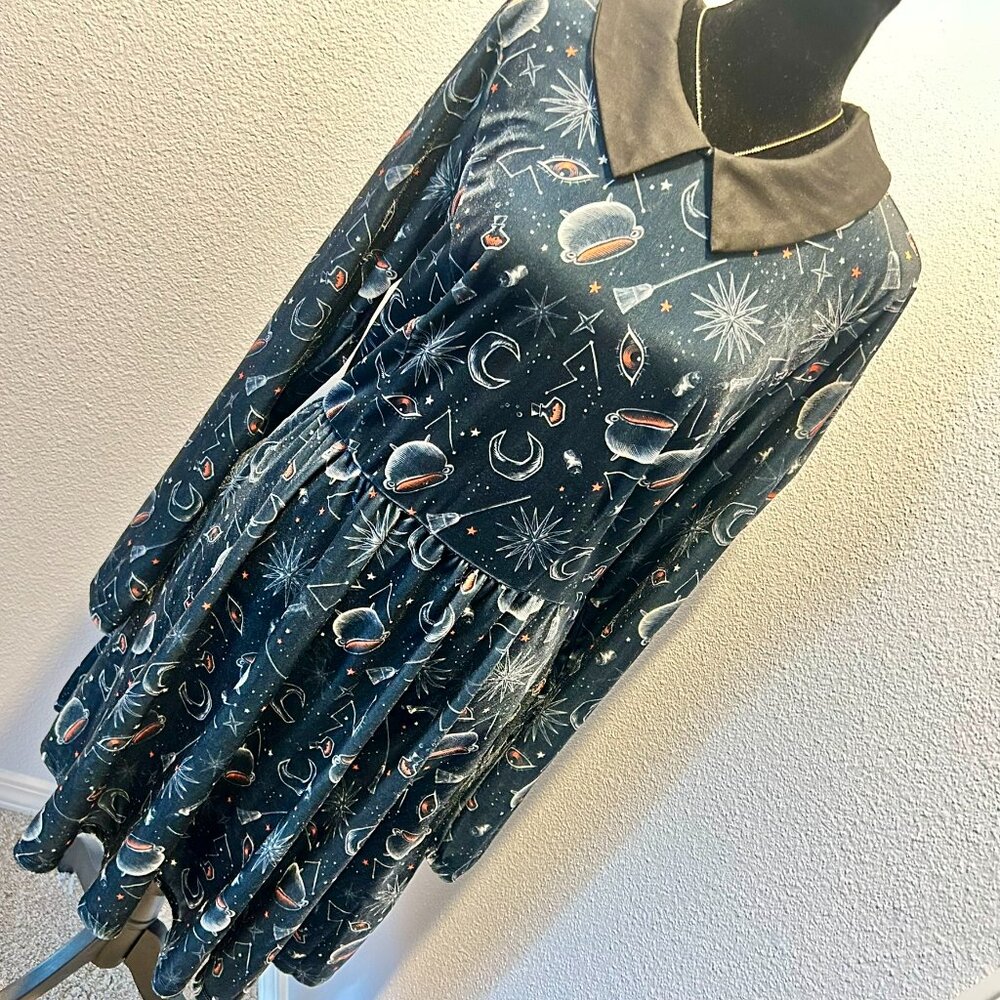 Her Universe Disney Hocus Pocus Symbols Collar Dress, Size Large - Picture 4 of 15